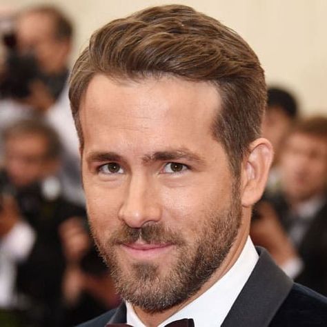 See the latest men's celebrity haircuts in 2021 and how male celebrities are styling their hair and beards. Get more looks and tips on hairstyles at www.baldandbeards.com #menshaircuts #malecelebrities #leonardodicaprio #malehaircuts #mensstyle #mensfashion #mensgrooming #menshair #celebrityhairstyles #ryanreynolds Ryan Reynolds Haircut, Oval Face Men, Male Haircuts, Heart Shaped Face, Heart Shaped Face Hairstyles, Beyonce Hair, Ryan O'neal, Oval Face Haircuts, Hair Color Crazy