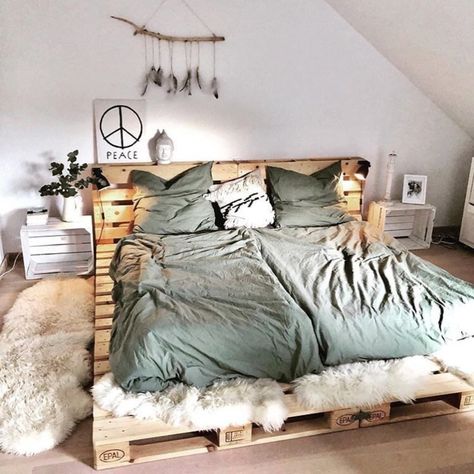 In the last few years, recycled pallets have become one of the top must-have materials for just about every weekend warrior’s DIY project list. And for good reason! They’re a great example of budget-friendly home decor and a low-waste way for DIYers to make stylish rustic decor. Taking it to the bedroom, one of the easiest ways to repurpose pallets at home is with a pallet bed frame. Crate Bed Frame, Palette Bed, Wood Pallet Bed Frame, Pallet Bed Frame Diy, Wooden Pallet Beds, Pallet Headboard Diy, Wood Pallet Beds, Pallet Bed Frames, Pallet Bed Frame