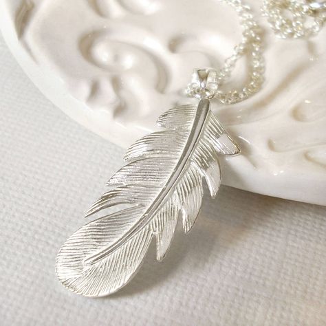 Are you interested in our Feather Necklace? With our sterling silver feather pendant you need look no further. Wax Carving Jewelry, Carving Jewelry, Silver Feather Necklace, Silversmithing Jewelry, Belcher Chain, Wax Carving, Feather Necklace, Clay Jewellery, Feather Jewelry