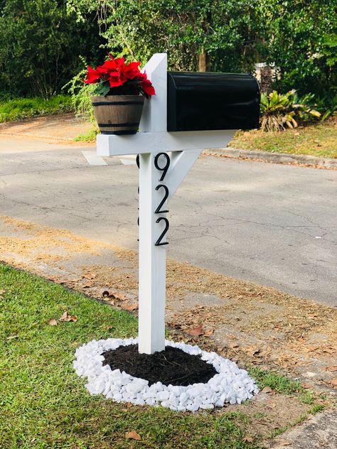 Mulch Around Mailbox Front Yards, Red Brick Mailbox Ideas, Painting Mailbox Ideas, Black Mailbox Ideas, Mailbox Number Ideas, Black Mailboxes, Modern Mailbox Ideas, Modern Mailbox Diy, Patio Garden Ideas On A Budget