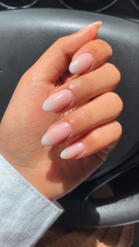 Airbrush French Tip Nails, White Airbrush Nails, Airbrush Nail, Ongles Gel French, White Tip Nails, Airbrush Nails, Basic Nails, Tip Nails, White Tip