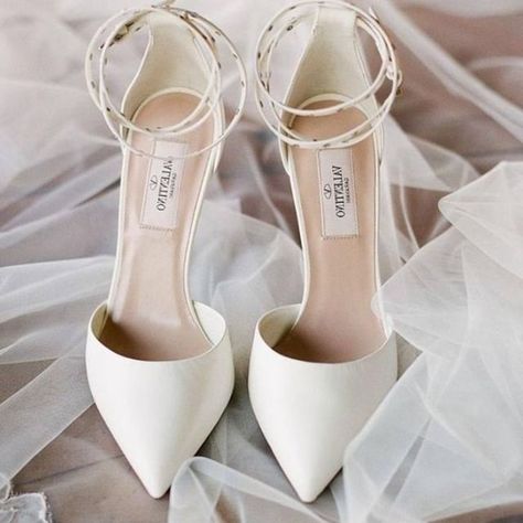 Things She Loves! (@thingsheloves_) • Instagram photos and videos Pretty Wedding Shoes, Shoes Pics, Fall Wedding Shoes, Wedding Shoes Ideas, Flat Wedding Shoes, Royal Blue Heels, Amazon Wedding, Pencil Heels, Bridal Boots