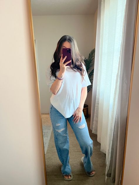 Oversized white tee, wide leg jeans Baggy Tshirt, Oversized White T Shirt, Black Wide Leg Jeans, Sewing Crafts Tutorials, Oversized Jeans, T Shorts, Oversized Tee, White Tee, Baggy Jeans