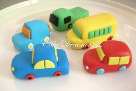 Car Fondant Cake Topper | Flickr - Photo Sharing! Fondant Cars Topper, Fondant Car Cake, Car Fondant, Kue Fondant, Car Cake Toppers, Cars Birthday Cake, Fondant Cake Topper, Cake Topper Tutorial, Fondant Animals