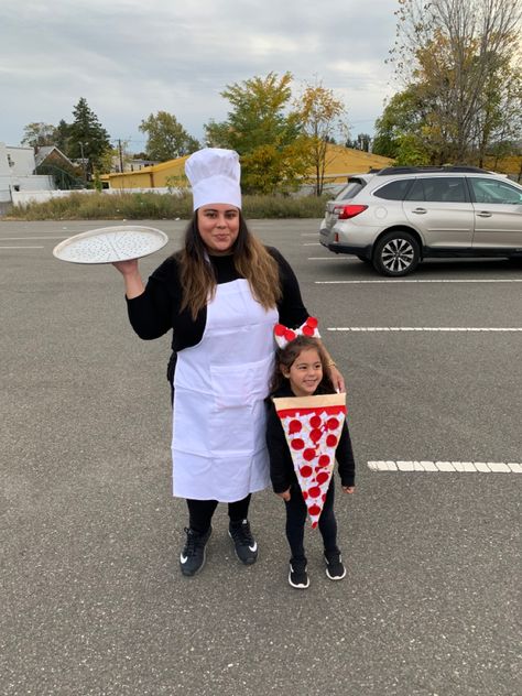 pizza halloween costume Pizza Chef Costume, Pasta Costume Diy, Pizza Fancy Dress, Pizza Delivery Costume, S’mores Halloween Costume Family, Pizza Halloween Costume, Family Sushi Halloween Costume, Tourist Halloween Costume, Tourist Costume