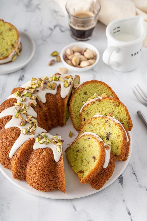 Pistachio Nut Bundt Cake, Bundt Cake Pistachio, Best Bundt Cake Recipes, Best Bundt Cake, Pistachio Bundt Cake, Pistachio Pudding Cake, Bundt Cake Recipes, Chocolate Chip Pudding, Chocolate Chip Pudding Cookies