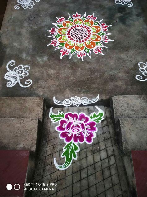 New Year Muggulu Designs, New Year Muggulu, Pattern Design Drawing, Design Rangoli, Easy Rangoli Designs Videos, Muggulu Designs, Very Easy Rangoli Designs, Rangoli Designs Photos, Side Border