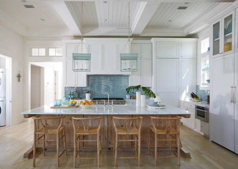 Living Room Ideas Coastal, Traditional Coastal Living Room, Room Ideas Coastal, Coastal Living Room Ideas, Coastal Ideas, Beach Style Kitchen, Chic Beach House, Blue Backsplash, Beautiful California