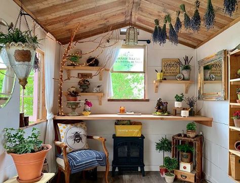 Natural wood, hanging herbs, lots of plants. Allotment Shed Interiors, Outdoor She Shed, Garden Cottage Interior, Art Shed Ideas Backyard Studio, Backyard Hideout, Sheshed Ideas Interior, Small She Shed Interiors, She Shed Exterior Ideas, Lavender Drying