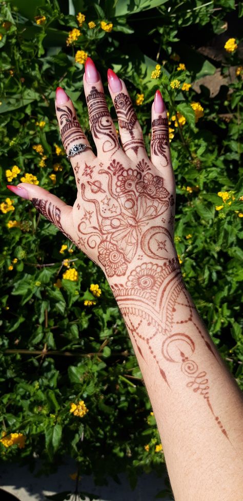 Henna Designs Hand Traditional, Healing Henna Designs, Temp Tattoo Ideas, Henna Design Traditional, Henna Designs Non Traditional, Moth Henna Designs, Creepy Henna Designs, Henna Vines Design, Henna Big Designs