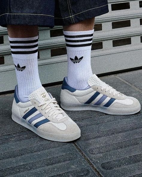 Adidas Gazelle Indoor Outfit, Spezial Adidas Outfit, Blue Adidas Gazelle, Adidas Spezial Outfit, Men's Boot Liners, Adidas Spezials, Spezial Adidas, Gazelle Adidas, Adidas Gazelle Bold