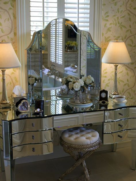 Table In Bedroom, Table Decorating Ideas, Table Decorating, Dressing Table Design, Bedroom Dressing, Bedroom Dressing Table, Shabby Chic Dresser, Vanity Room, Glam Room