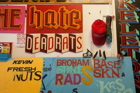 hand painted sign typography Sign Painting Lettering, Typography Hand Drawn, Arrow Signs, Sign Writing, Letter Form, Paint Types, Painted Letters, Hand Painted Signs, Street Signs