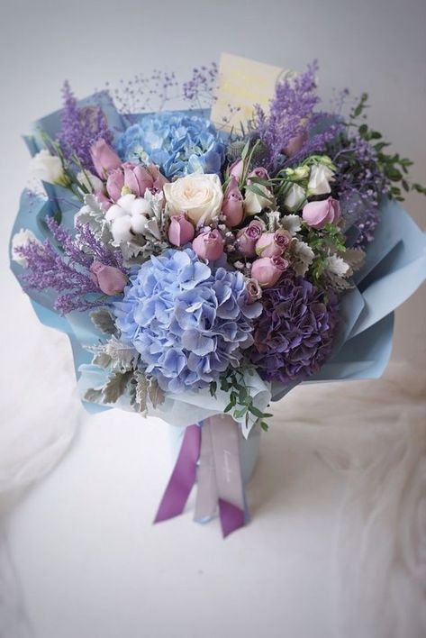 Wedding Ideas For Spring, Purple Flower Bouquet, Hydrangea Bouquet Wedding, Luxury Flower Bouquets, Unique Bridesmaid, Flower Bouquet Diy, Hydrangea Bouquet, Boquette Flowers, Flower Gift Ideas