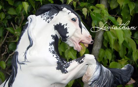 custom breyer horses - Google Search Bryer Horses, Horse Rearing, Toy Horses, Breyer Horse, Horse Inspiration, Horse Statue, Horse Artwork, Custom Horse, Painted Pony