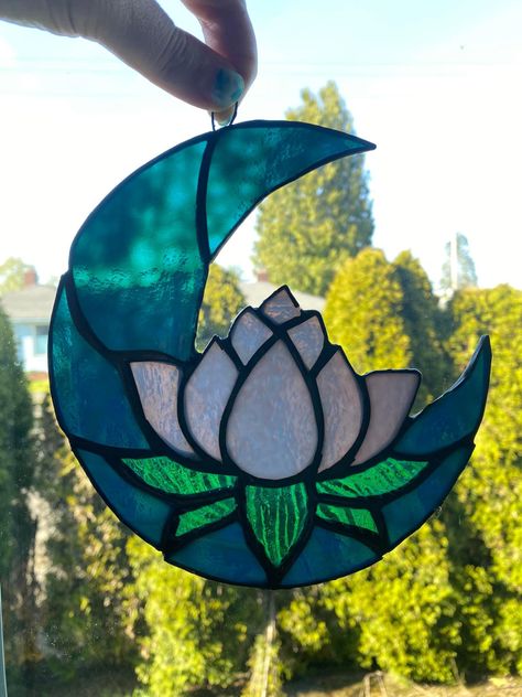 Stained Glass Lotus Flower, Stained Glass Lotus, Glass Diy, Stained Glass Suncatchers, Stained Glass Diy, Glass Designs, Lotus Flowers, Glass Projects, Stained Glass Designs