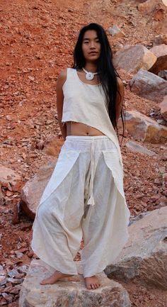 Desert Aesthetic Fashion, Fashion Structure, Look Boho Chic, Organic Lifestyle, Dhoti Pants, Unisex Pants, Hippie Style Clothing, Handwoven Fabric, Hippie Outfits