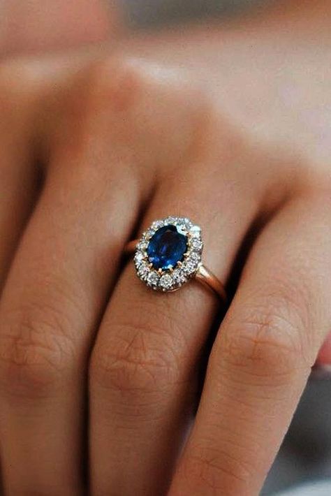 ⁣10+ Vintage-Inspired Engagement Rings That We Fell In Love With! | WedMeGood Vintage Inspired Engagement Rings, Vogue Vintage, Vintage Inspired Rings, Dream Engagement Rings, Beautiful Engagement Rings, Wedding Rings Vintage, Stone Engagement, Ring Unique, Sapphire Engagement