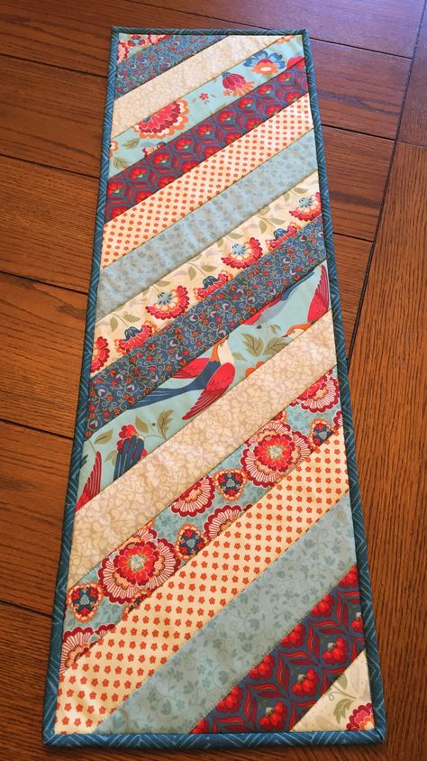 Jelly Roll Table Runners, Jelly Roll Table Runner Patterns Free, Jelly Roll Table Runner Patterns, Jelly Roll Table Runner, Applique Table Runner, Patchwork Table Runner, Quilted Table Runners Patterns, Sewing Easy Diy, Handmade Table Runner