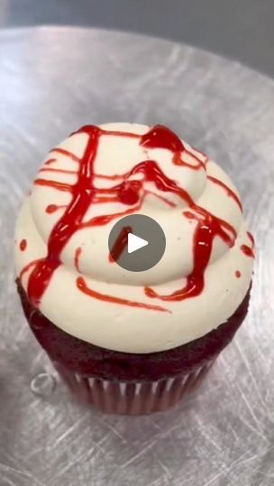 14K views · 57 reactions | Cupcakes de Halloween🧁 Consigue aquí mi plantilla de costos automatizada👇🏻

https://beacons.ai/reposterasalpoder

#cupcakesdehalloween #cupcakes #halloweencupcakes #sweethalloween #redvelvetcupcake #monstercupcake #cupcakesdecorados #cupcakestematicos #mummycupcake #cupcakeshalloween #cupcakespersonalizados #pasteleriacreativa #postresparavender #tecnicasdereposteria #tipsdereposteria #costosypresupuestos #plantilladecostos #reposterasalpoder | Reposteras al Poder Monster Cupcakes, Red Velvet Cupcakes, Halloween Cupcakes, Happy Halloween, Red Velvet, Halloween