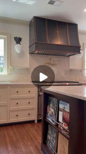 Raelyn Capozzi on Instagram: "Final walk through and cabinetry check before handing over this kitchen to our clients. They’ve been snow-birding and haven’t been in the space since construction started. Welcoming them back with this beautiful new space 🫶🎉 Great job by our designer @edwardhnrqz and contractor @oakvalehomes for getting things done for their arrival! . . . . #luxeathome #interiordesign #interiors #beautifulhomes #design #adstyle #traditionalhome #interior #howwedwell #sodomino #lonnyliving #howwedwell #mydomaine" Calacatta Izaro Quartz, Quartz Backsplash Kitchen, Vibe Board, Quartz Backsplash, Calacatta Quartz, Luxury Appliances, Bathroom Remodels, Quartz Slab, Quartz Kitchen