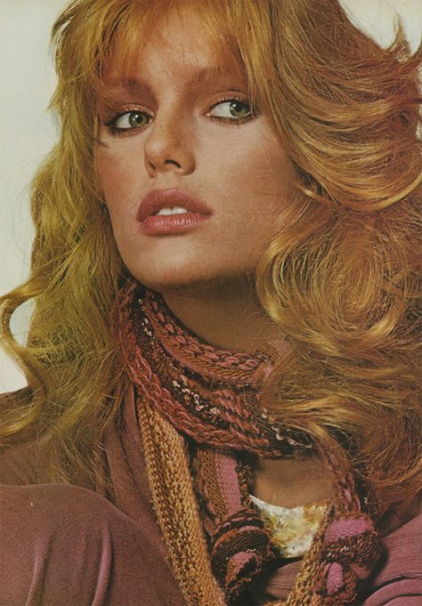 Patti Hansen by Irving Penn for Vogue US August 1977 Patti Hansen 70s, Patti Hansen, Irving Penn, Lauren Hutton, Seventies Fashion, Vogue Us, 1970s Fashion, Vogue Magazine, A Magazine