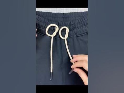 Tie A Belt Knot, How To Tie A Belt Knot, How To Tie A Belt, Knot Tying Tutorial, How To Tie Laces, Easy Paper Crafts For Kids, Belt Knots, How To Tie A Knot, Tie Drawing