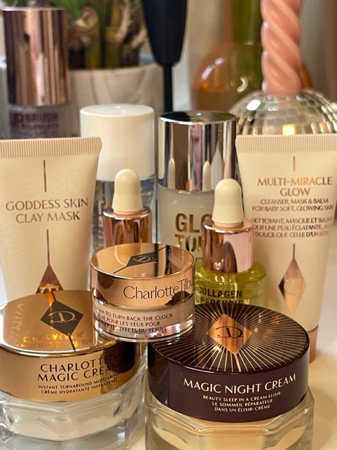 Girly Lifestyle, Nice Makeup, Girl Therapy, Dream Makeup, Fav Products, Charlotte Tilbury Makeup, Makeup Bag Essentials, Makeup Images, Makeup List