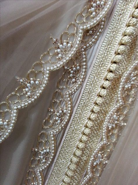 Pearl Handwork Embroidery, Pearl Work Embroidery, Indian Silk Dresses, Fantasy Ball, Dupatta Border, Embroidery Sarees, Fashion Garments, Pearl Work, Crystal Embroidery