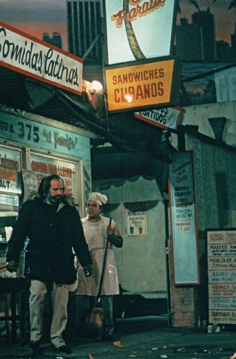 Scarface (1983). De Palma on location in Miami. 80s Nyc, 1980s Films, Gangster Movies, Dog Day Afternoon, Fritz Lang, Actor Studio, New York Subway, Movie Director, Michelle Pfeiffer