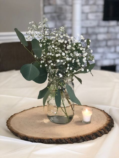 White And Green Bridal Shower Centerpiece, Bridal Shower Simple Table Decor, White And Greenery Bridal Shower Ideas, Bridal Shower Table Center, Gold And Greenery Bridal Shower Decor, Bridal Shower Table Decorations Greenery, Bridal Shower Centerpieces Eucalyptus, Eucalyptus Engagement Party Decor, Rose Gold And Eucalyptus Bridal Shower Decor