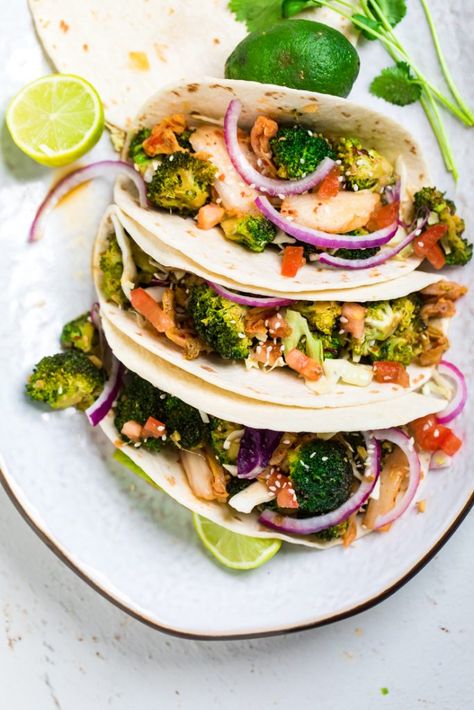 Korean Inspired Vegan Broccoli Tacos Broccoli Tacos, St Patricks Day Recipes, Vegan Staples, Vegan Main Course, Grilled Broccoli, Vegan Broccoli, Veggie Tacos, Vegan Entrees, Low Calorie Dinners