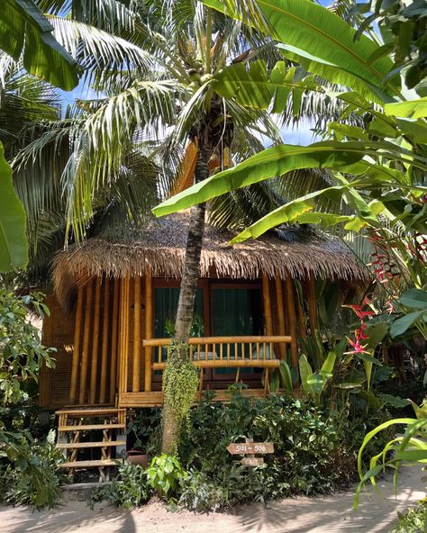 Island Life House, Island Aesthetic, Phi Phi Island, Island Living, Paradise On Earth, Island Vibes, Tropical Island, Summer Dream, Tropical Islands