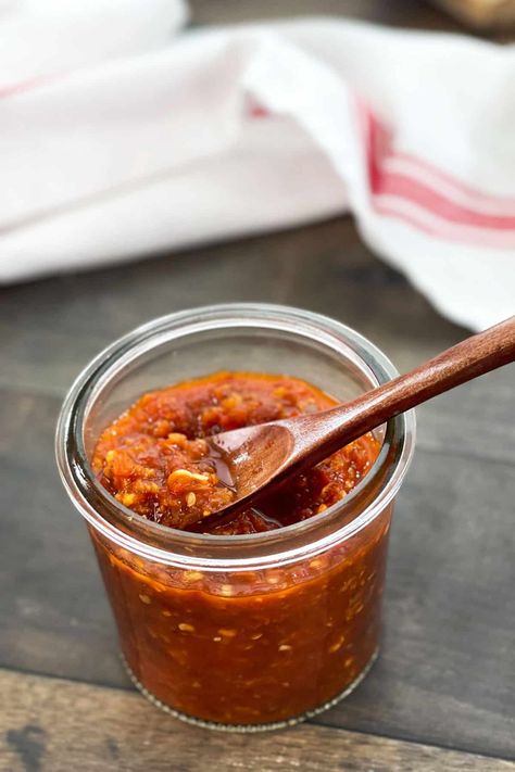 Chili Garlic Sauce Recipes Dinners, Homemade Chili Garlic Sauce, Chili Garlic Sauce Recipes, Recipes With Chili Garlic Sauce, Asian Chili Garlic Sauce, Asian Chili, Garlic Chili Sauce, Chili Garlic Paste, Healthy Chili