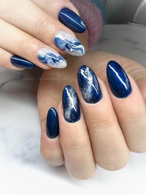 Wedding Nails With Navy Blue, Nail Art Designs Dark Blue, Nail Art Simple Elegant Classy Blue, Nail Art Marble Blue, Navy Marble Nails, Wedding Nails Navy Blue, Nail Marble Designs, Nail Art Simple Blue, Nails Design Dark Blue