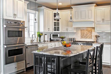 What's the Best Kitchen Countertop Material: Corian, Quartz or Granite? Best Countertop Material, Bakers Kitchen, Kitchen Base Cabinets, Black Kitchen Island, Kitchen Design With Island, Kitchen Countertop Materials, Countertop Material, Kitchen Magic, Glass Front Cabinets