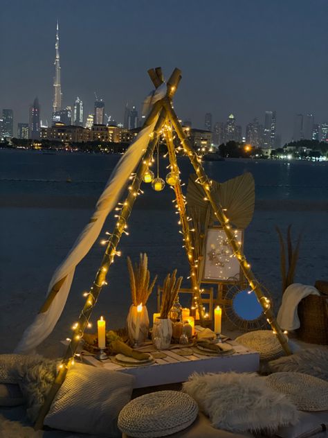 Romantic Beach Picnic, Beach Setup, Romantic Dinner Decoration, Outdoor Lighting Design, Dream Dates, Romantic Date Night Ideas, Landscape Lighting Design, Beach Proposal, Picnic Inspiration