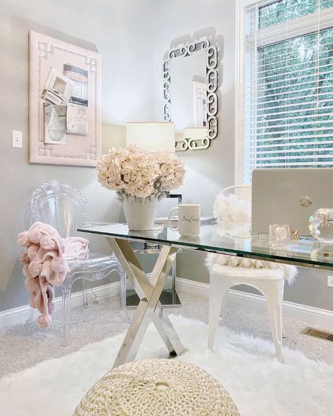 Glam Office Decor Workspaces, Glam Home Office Ideas, Girly Office Ideas, Glam Office Ideas, Rug Mirror, Glam Office Decor, Girly Office Decor, Light Rug, Girly Office