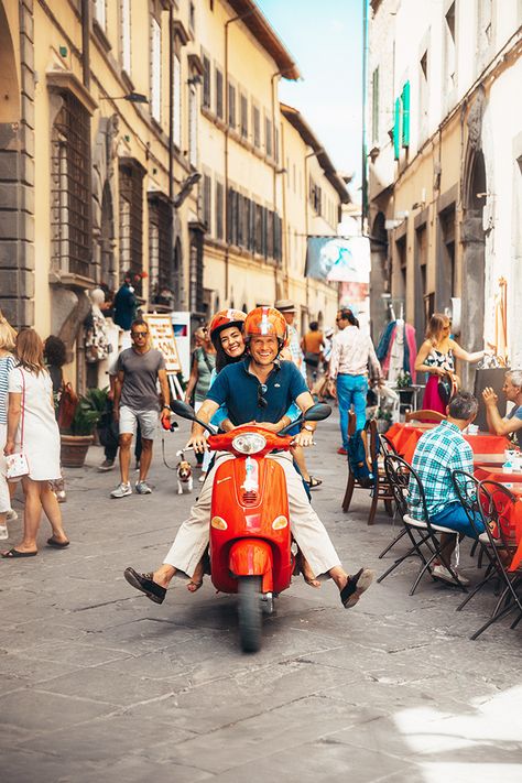 Italian Vespa Adventure - Classy Girls Wear Pearls Italian Vespa, Italian Photography, Lizzie Mcguire Movie, East Coast Style, Beach Bicycle, Classy Girls Wear Pearls, Kiel James Patrick, Childhood Dreams, Italian Vacation