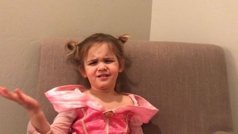 Mila Stauffer Funny Videos, Katie Stauffer, Mila Stauffer, Funny Kermit Memes, Famous On Instagram, Toddler Videos, Funny Baby Memes, Elizabeth Olsen Scarlet Witch, Toddler Humor