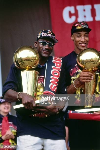 1997 Chicago Bullss Championship Parade and Rally Chigago Bulls, Michael Jordan Pictures, Phil Jackson, Jordan Photos, Jordan Bulls, Michael Jordan Basketball, Scottie Pippen, Grant Park, Nba Championships