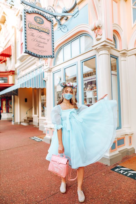 Magic Kingdom Picture Ideas, Disney World Inspo Pics, Selkie Dress Disney, Magic Kingdom Disney World Photo Ideas, Magic Kingdom Instagram Pictures, Disney World Aesthetic Instagram, Disney Parks Outfits, Disney Poses, Disney Outfits Women