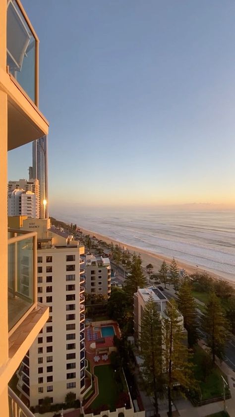 Vacation Loading, Goals 2025, Queensland Beach, Surfers Paradise Australia, Australia Aesthetic, Places In Australia, Australia Queensland, Melbourne Travel, Paradise Wallpaper