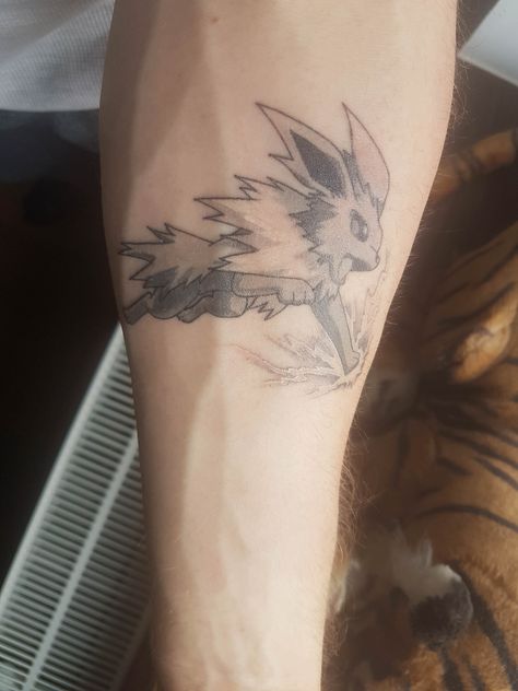 Jolteon Tattoo Ideas, Jolteon Tattoo, Naruto Tattoo, Pokemon Tattoo, Eevee Evolutions, 8 Bit, Tattoo Art, Maple Leaf Tattoo, 3 Weeks