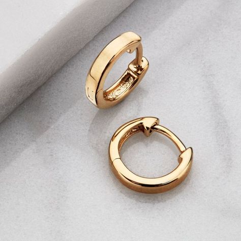 Small Earrings Gold, Gold Huggie Hoop Earrings, Blink Blink, Huggie Earrings Gold, Small Gold Hoop Earrings, Small Gold Hoops, Gold Earrings For Women, Earrings Design, Jewelry Simple