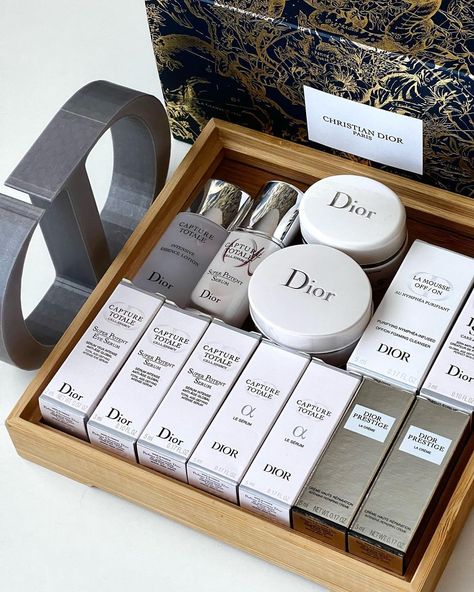 15 Best Dior Skincare Products for High-End Care 2023 Dior Skincare Products, Lush Packaging, Dark Circles Diy, Dior Packaging, Luxury Skincare Packaging, Dior Products, Luxury Skincare Products, Dior Skincare, Skincare Luxury