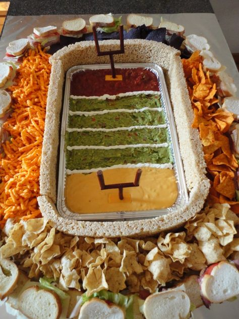 28 Super Bowl Snacks and Festive Party Food Ideas Sandwich Vegetarian, Bowl Party Food, Football Snacks, Superbowl Snacks, Superbowl Party Food, Super Bowl Party, Tailgate Food, Game Day Snacks, Super Bowl Sunday