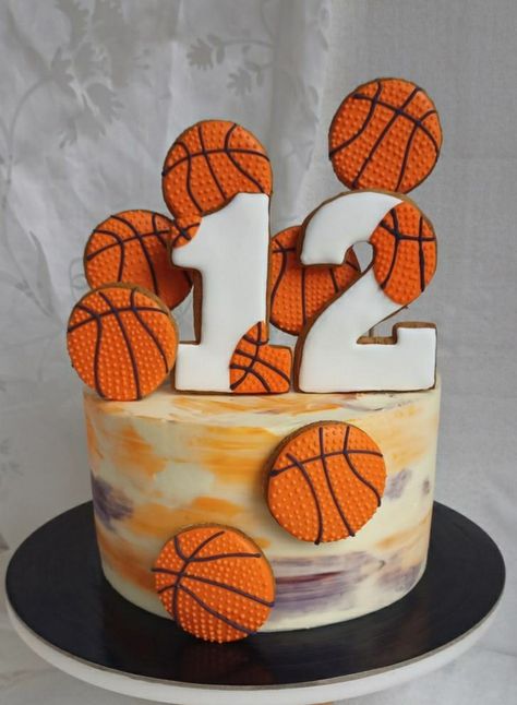 Basketball Birthday Cake Ideas, Basketball Themed Cakes, Basketball Cake Design, Basketball Torte, Basketball Cake Ideas, Basketball Cakes, Jordan Cake, Basketball Birthday Cake, Basketball Themed Birthday Party