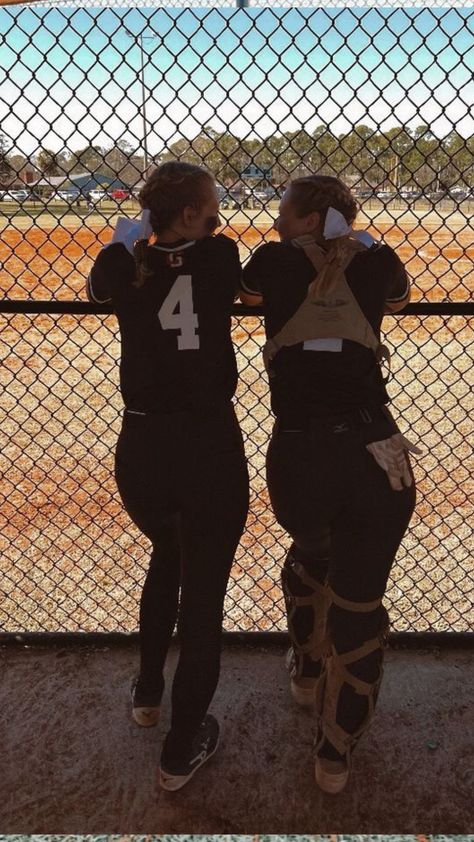 Softball Catcher Pictures, Aesthetic Softball, Softball Aesthetic, Softball Pictures Poses, Softball Picture, Softball Photography, Softball Photos, Softball Funny, Senior Softball