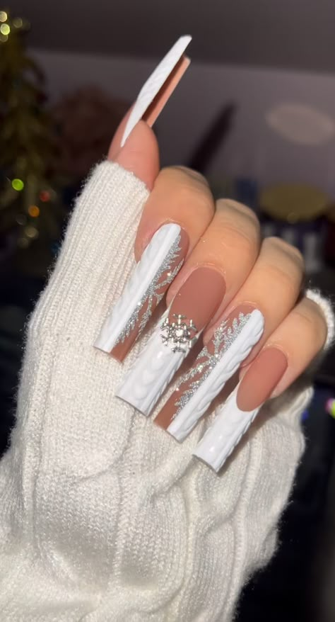 Nails Ideas November, Christmas Baddie Nails, Extra Christmas Nails, Nails Fall Winter, November Nails Ideas, November Nails Fall, Winter Nails Acrylic, Girl Drawings, Simple Acrylic Nails